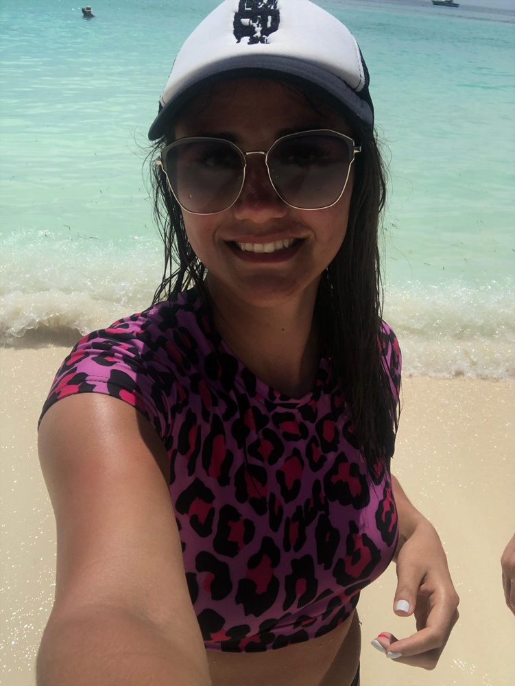 Топ использовала как купальник, брала ярко розовый, оч понравился) ношу размер М, но заакала и S и М , лучше подошла S)