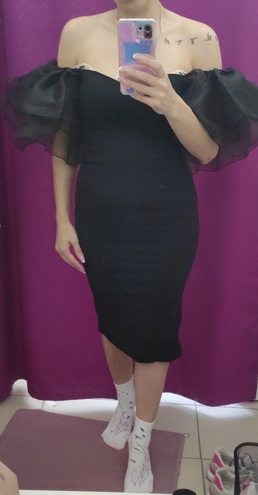 Платье супер. Ткань тонкая и тянется хорошо. На вечер, праздник само то