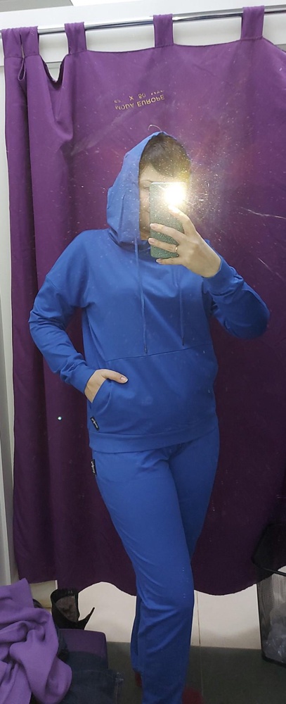 Отличный костюм.цвет яркий.качество хорошее.