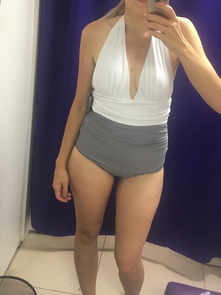 Отличный купальник , но цена очень дорогая . Такой же я видела на али за 850 р.