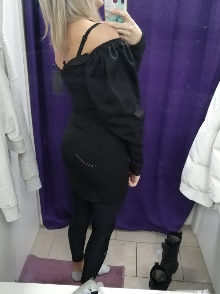 Платье красивое👍👍но маломерит. И на рост 171 коротко