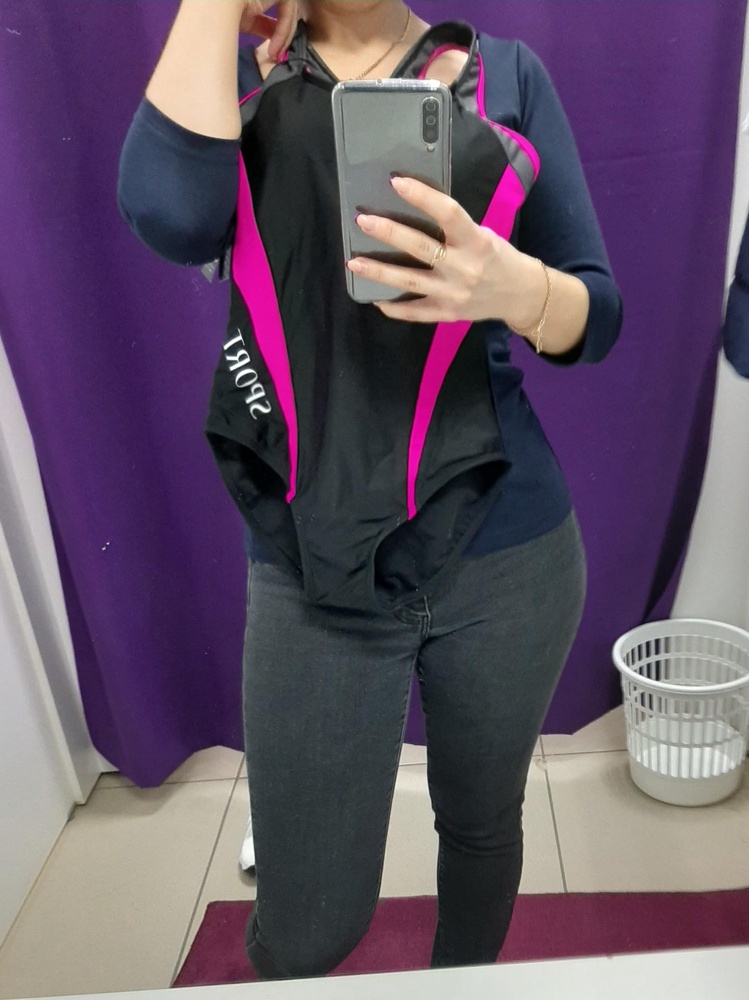 Здравствуйте! Купальник очень маломерит. При моём росте 152 см не смогла даже до середины предплечья натянуть лямку. Этот купальник максимум на рост 130, на школьницу. Фигуристым можно даже не мерить. Так что, отсутствие в размерной сетке достоверных сведений о ростовке вводит в заблуждение покупателей. Поэтому прошу не учитывать % выкупа. Буду рада, если мой отзыв поможет кому-то определиться более точно с размером. В целом купальник хорош.