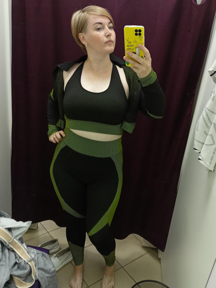 Девочки я в восторге, с учётом,что я 52-54 размера, подошёл идеально, все нужные места подчеркнуло,ненужные подтянули.
Единственное, пах каким то говном, в прямом смысле слова, сразу в стирку