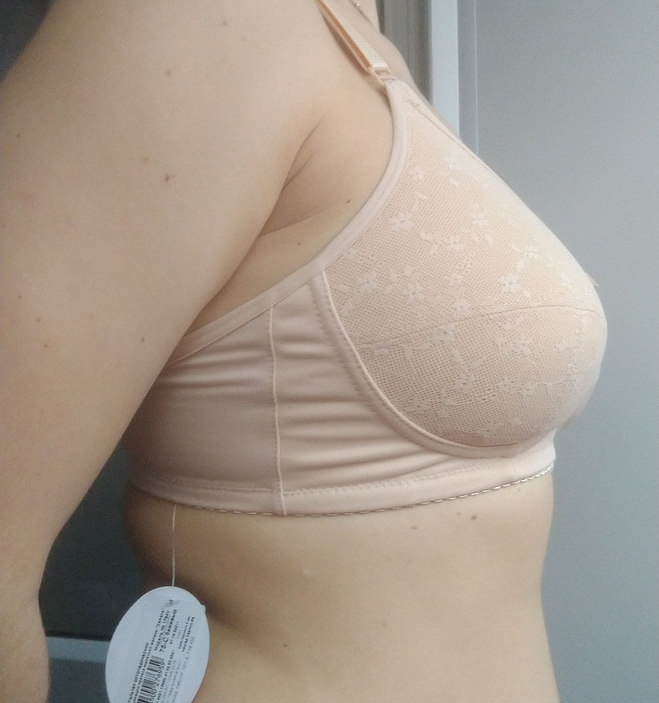 Бюстгальтер очень понравился, размеру полностью соответствует. Грудь и форму  держит прекрасно, под гладкой одеждой не выделяется. Взяла при мастопатии, т к с косточками не могу носить. Но вид, в котором изделие пришло - просто ужас. Уважаемый производитель, не допустимо такие качественные изделия позволять Валберису доставлять в таком виде. Фото прилагаю.
