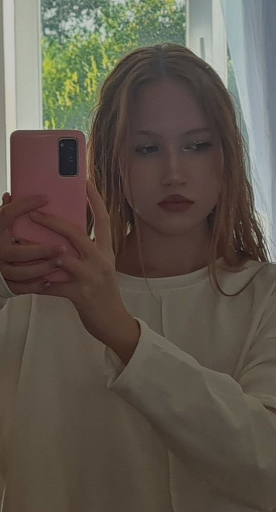 Лонг очень понравился, все швы ровные💖✨️(на фото видно)
На рост 162 прикрывает ass 
Ткань очень приятная, не плотная, подойдёт на летние вечера