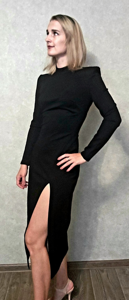 Сказать, что оно шикарное, не сказать ничего!!!!! Это просто пушка!!!! Элегантное, это разрез..... И действительно, этикеточка заставляет тебя подумать, что шили именно для тебя.... Спасибо!!!