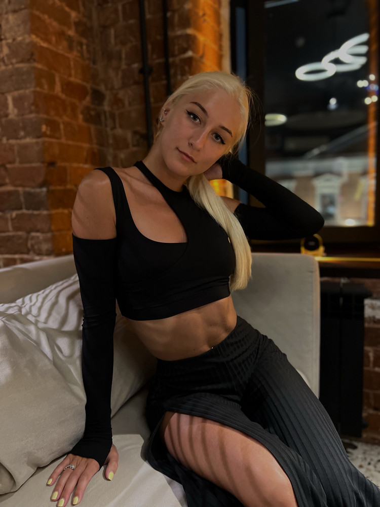 Брюки отличные , удобные, нитки не торчат