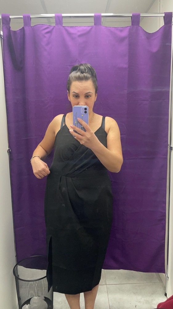 Платье красивое , заказывала по размерной сетке 50 велико на 2 размера . Возврат , заказала 46 ( 98 грудь , талия 82, бёдра 102)