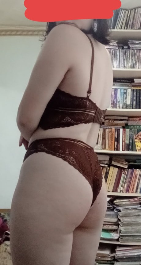 Налез . Параметры :99;80;102 . В принципе смотрится неплохо , но трусики немного жмут , надеюсь немножко растянуться и всё будет хорошо . Обычно ношу размеры 48-50.