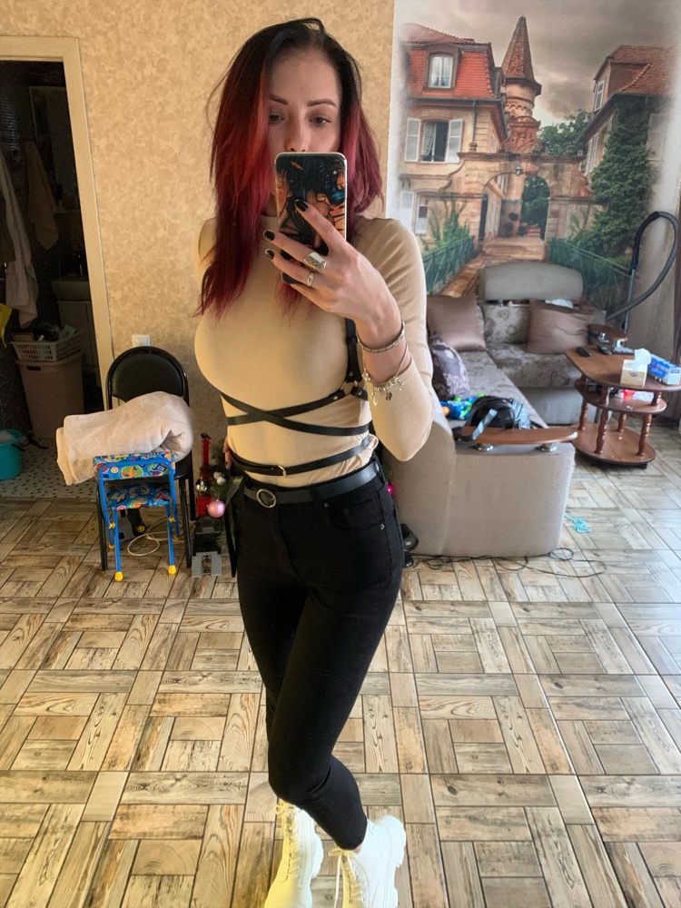 Чуть тоньше чем на фото, но смотрится хорошо 🖤