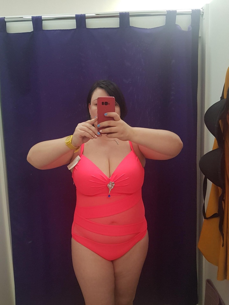 Все по размеру и все хорошо.
Отказ , т.к цвет оказался совсем не мой. 
Перезаказ на чёрный цвет купальника.