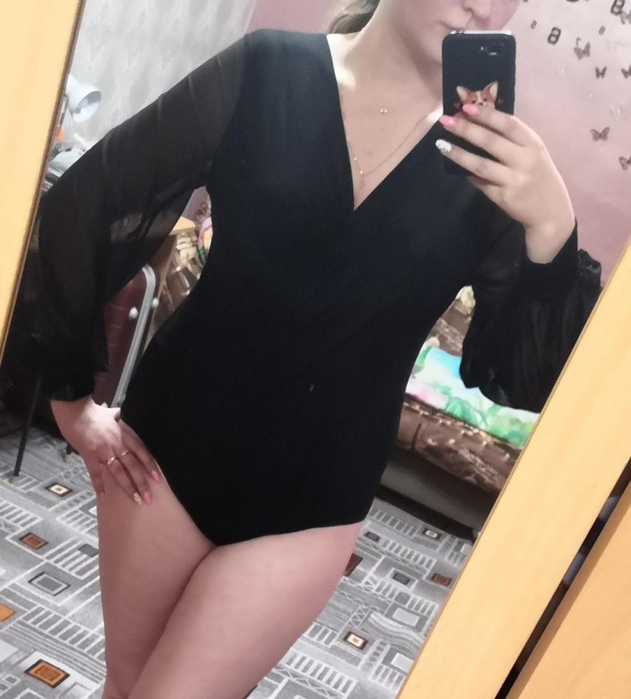 Заказала на размер побольше (боялась будет мало) но оказалось как раз и даже немного свободно, но это даже хорошо тк не обтягивает сильно. Мне понравилось боли, очень удобно и красивое очень. Сшито хорошо.