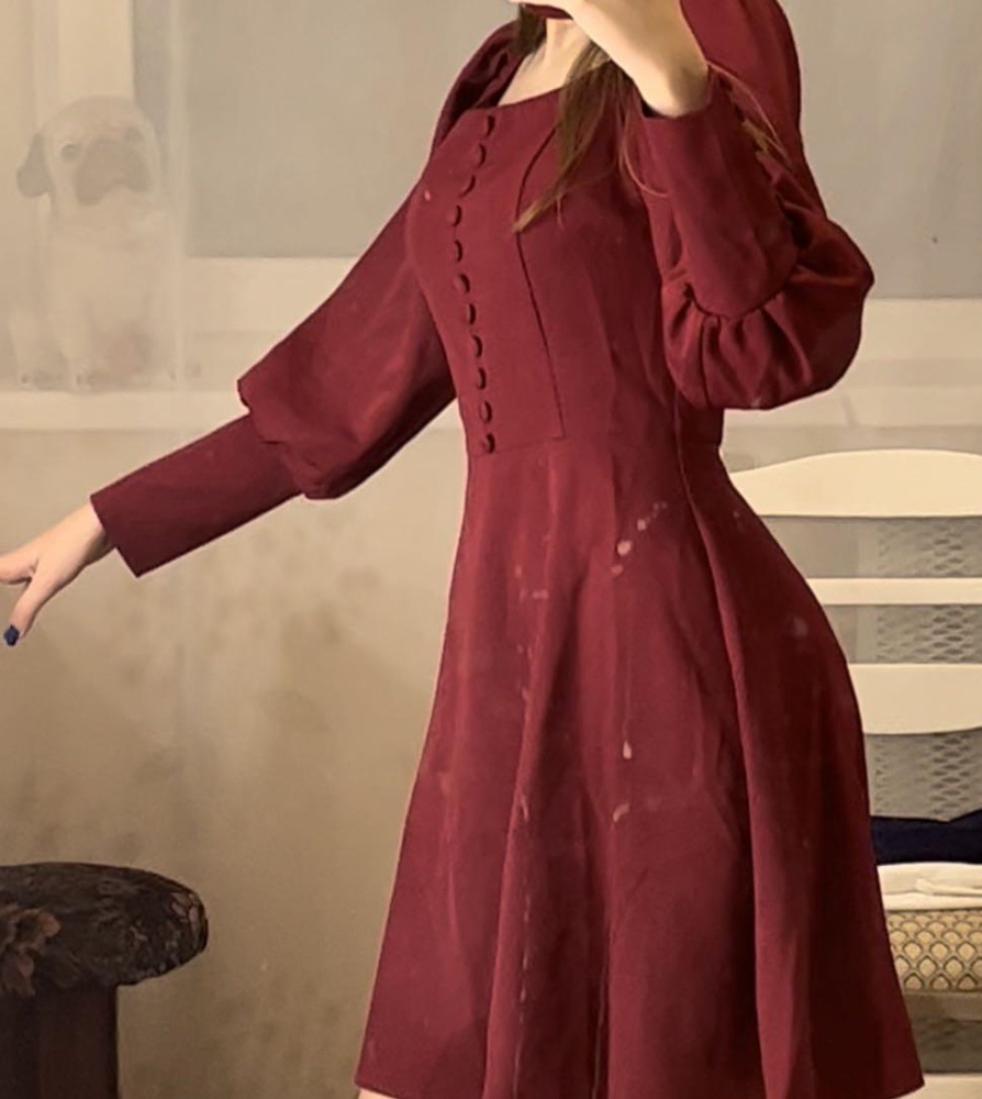 Шикарное платье , заказала 42 размер идеально подчеркнуло фигуру 🥰