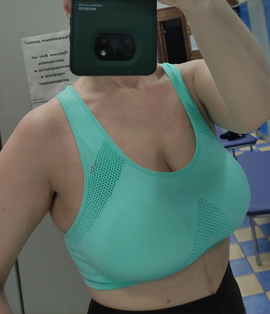 Хороший топ! Сегодня на тренеровке испытала)) сел хорошо на 80Е, и не подвёл. Буду заказывать в других цветах