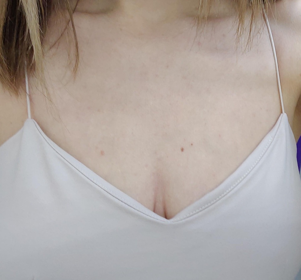 Мне платье понравилось, садится хорошо. 
Заказывала м, на бирках с. Но село хорошо, действительно как вторая кожа, на рост 178 и параметры 96-69-102 отлично.
Есть определенные моменты, у меня врезались лямки, может грудь тяжёлая, мерила без лифа. И на груди ткань вылазит. Не очень красиво. Я не взяла. Но если бы не лямки, оставила бы.