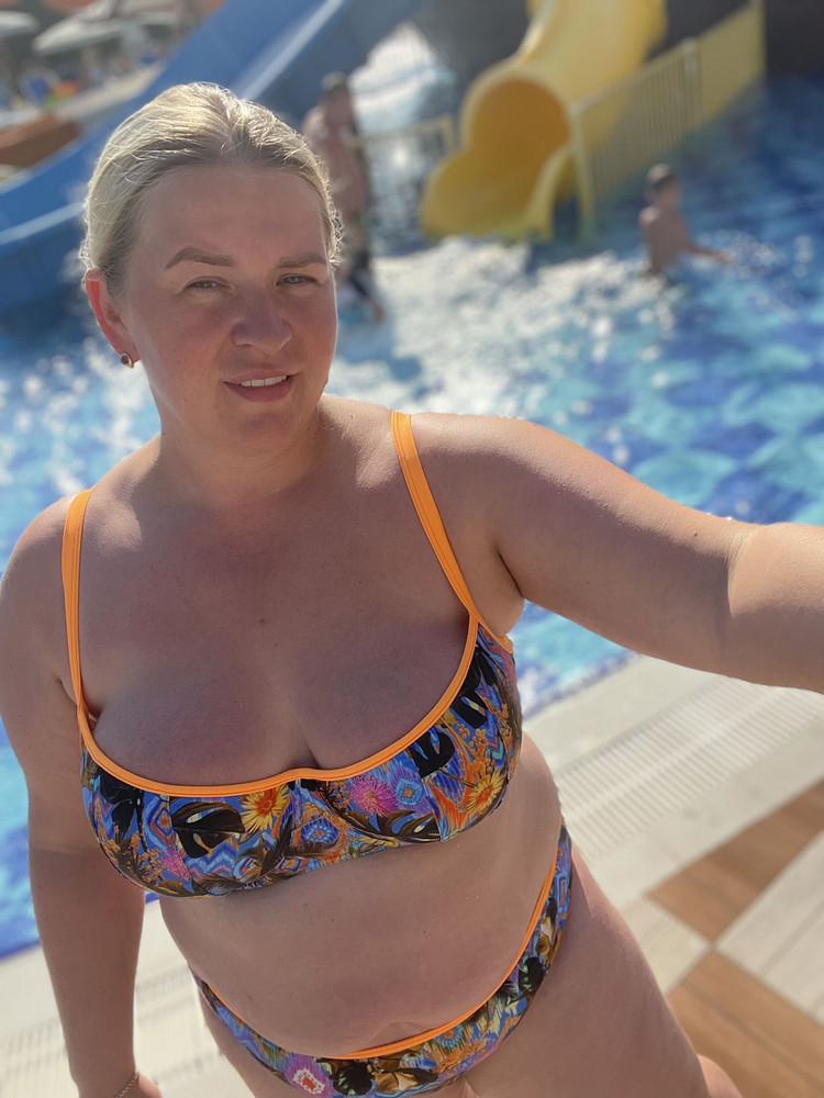 Купальник прям огонь. Не пожалела , что купила. Спасибо продавцу, за качество и быстроту доставки!