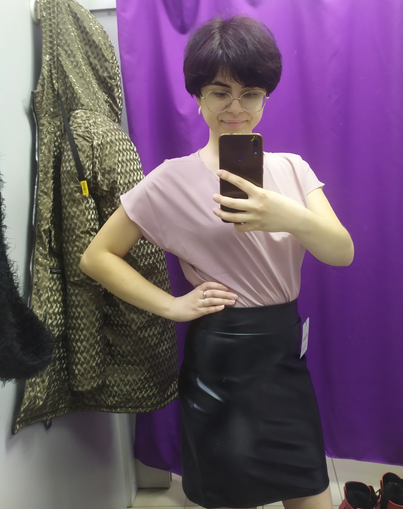 Юбка шикарная 😍 Подошла по размеру, смотрится на фигуре красиво, материал хороший, спасибо ☺️