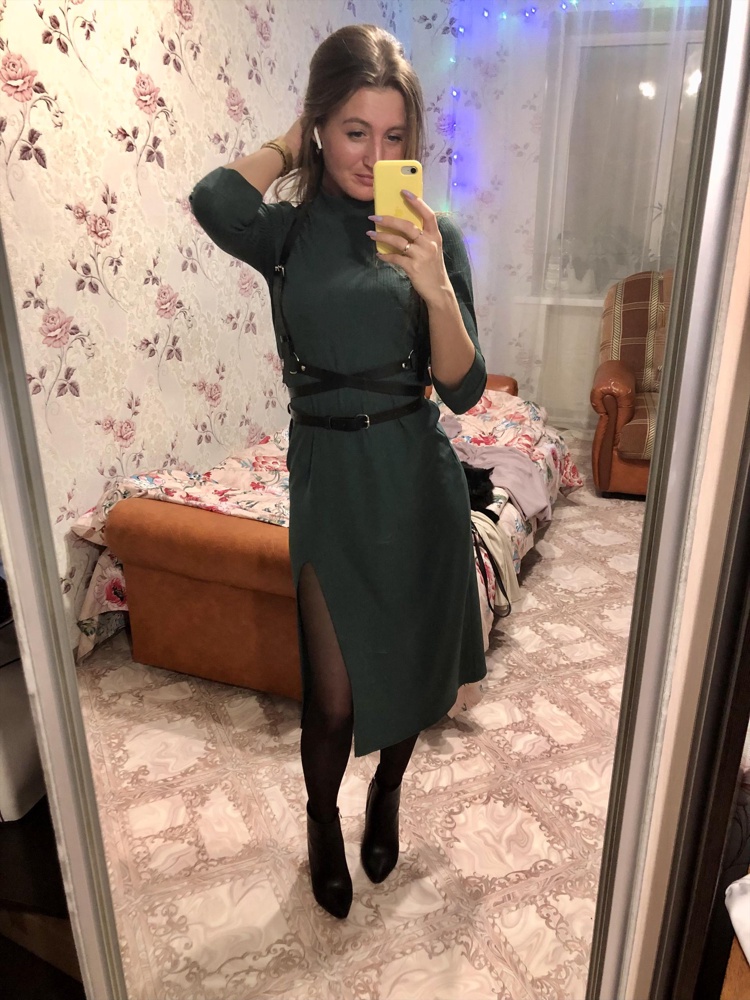 Из трёх моделей выбрала эту - показалась самой интересной и не вульгарной💕 100%кожа в описании и на бирке. Размер xs на 42 хорошо, даже с запасом. 