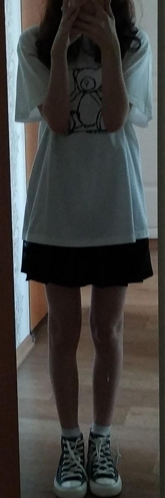 вауваувау юбка!! очень переживала насчёт длинны и талии, но xxs подошёл на рост 158 идеально, материал неплохой, замок целый, швы хорошие, нитки не торчали.