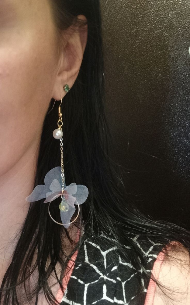 Экстравагантные серьги. Дополнят любой образ и сделают его ярким. При всей своей объёмности, серьги лёгкие. Не чувствуются в ушах.