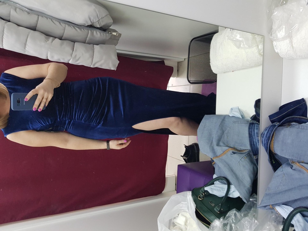 Платье супер. Действительно село и скрыто все лишнее.