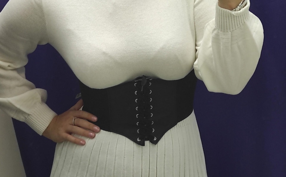 Очень удобная штука!
Сзади липучка