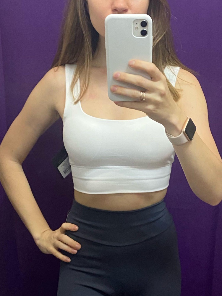 Среди нескольких вариантов - выбрала именно этот. Приятный, плотный материал. Удобные и правильной формы чашечки. Хороший подтягивающий и поддерживающий эффект, необходимый для спорта. Хорошо прилегает на параметры ОГ 87, ОТ 63. Соответсвует фото и описанию.