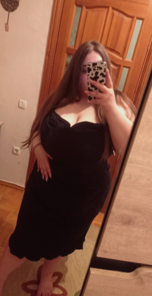 Очень приятное платье к телу, прекрасно сидит, удобное, размер отличный