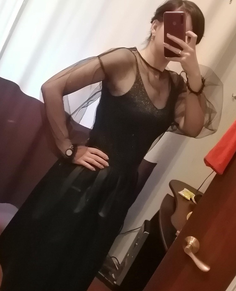 Взяла в размер - все красиво. На блузе сетка двойная, на рукавах одинарная. Сзади на шее завязка. Более прозрачная, чем ожидалось. Смотрится нарядно