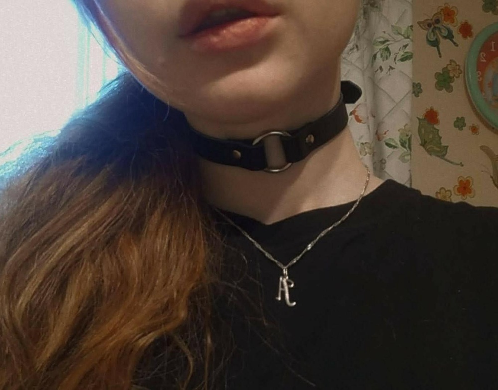 Очень классный чокер: приятный на ощупь, не имеет запаха, достаточно прочный