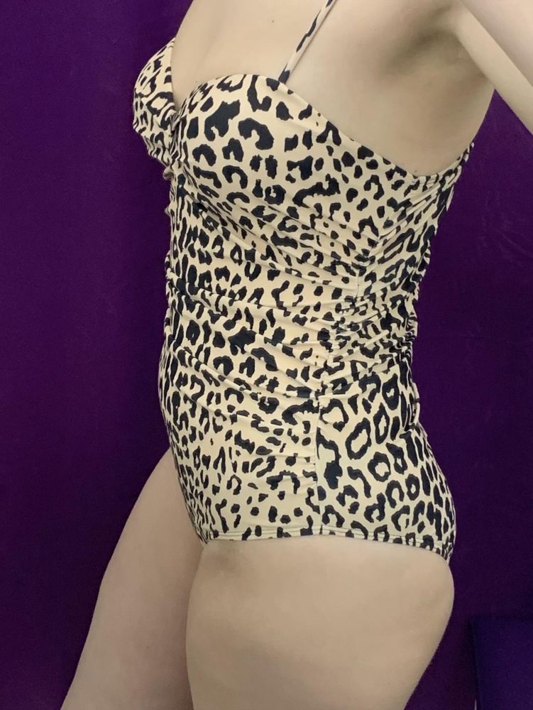 Хороший товар, но цвет немного отличается.  От фото. Мне не подошло, отказалась . Слишком бледно. На теле обычной женщины))) сидит так. Рост 177, размер м