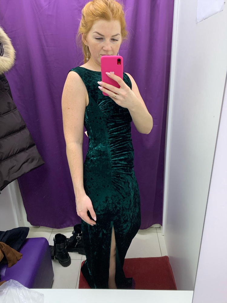 Платье очень понравилось! Зелёный цвет просто шикарный. Заявленному размеру абсолютно соответствует. 