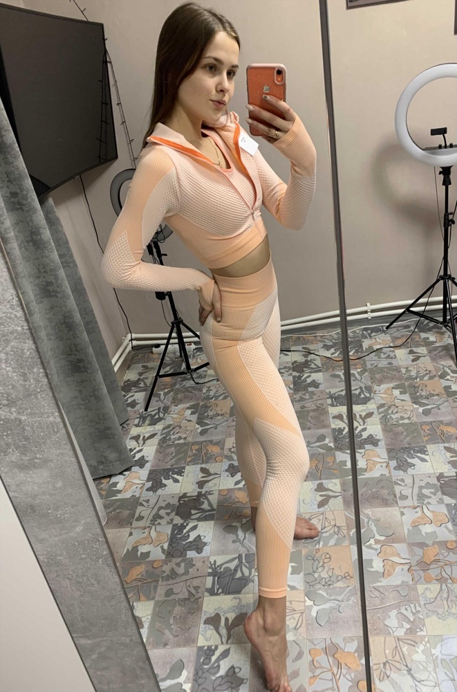 Крутой костюм 😍 на рост 173, взяла размер 44 , подошёл отлично 