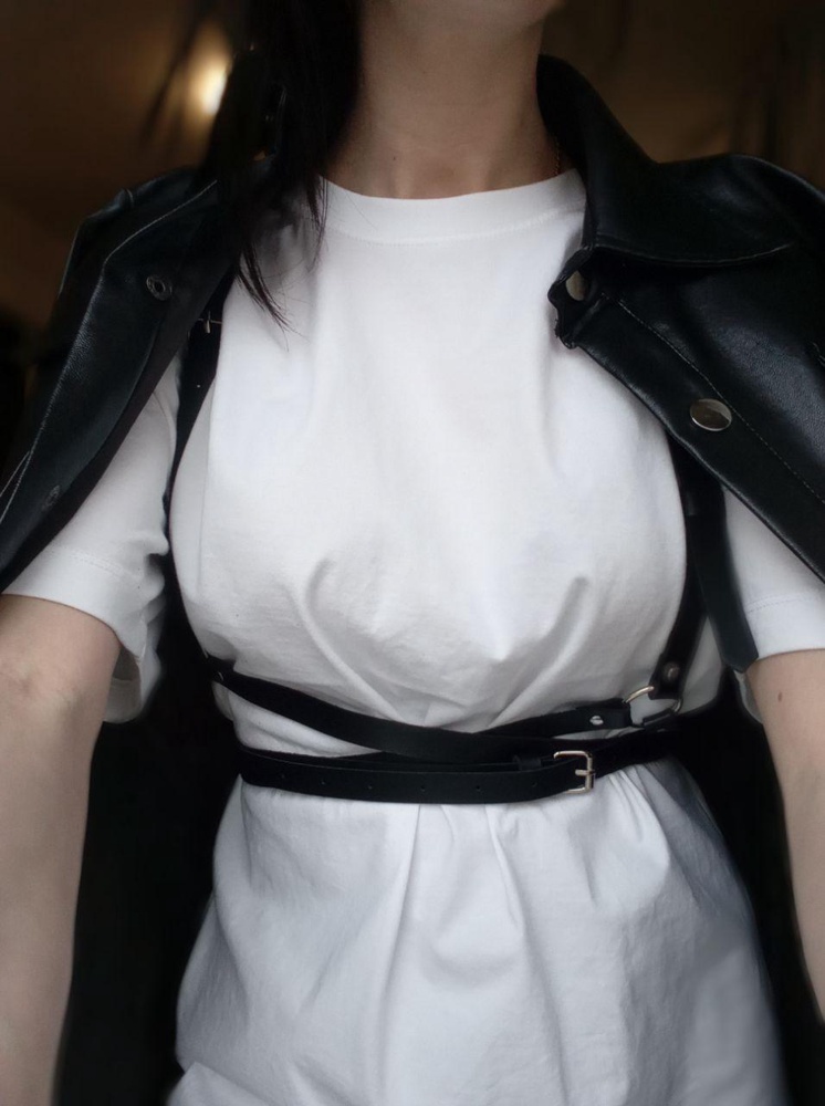 Очень классная, качественная вещь. Покупкой довольна, стильно, эффективно и следов не оставляет! Советую, спасибо)