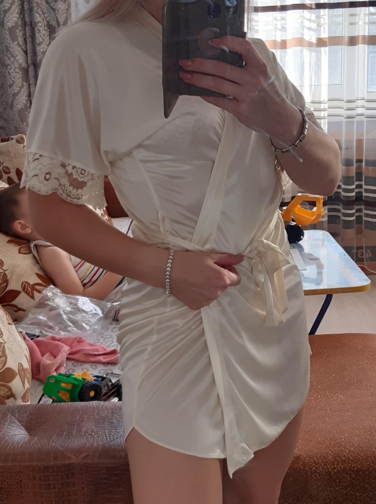 Халат вышел 899₽ , очень приятный, прикрывает попу на рост 162 , размер 46 мой. Очень понравился. В восторге 
Цвет шампань