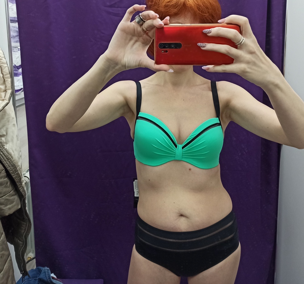 Бюст просто шикарный. Качество купальника просто супер! Лямочки на бюсте прочные и хорошо будут держать большую грудь. Цвет как на фото. Спасибо за товар