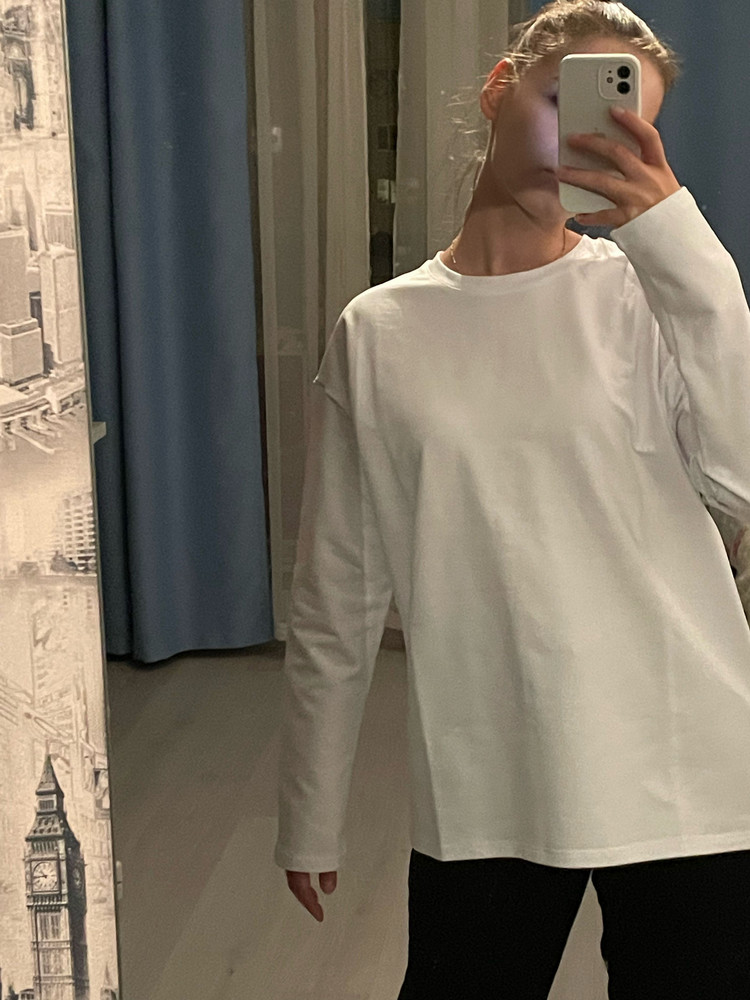 Очень приятный к телу, качество хорошее, ничего не торчит (нитки). Мой рост 168 нашу размер S - XS, заказала 50 чтобы был длинным