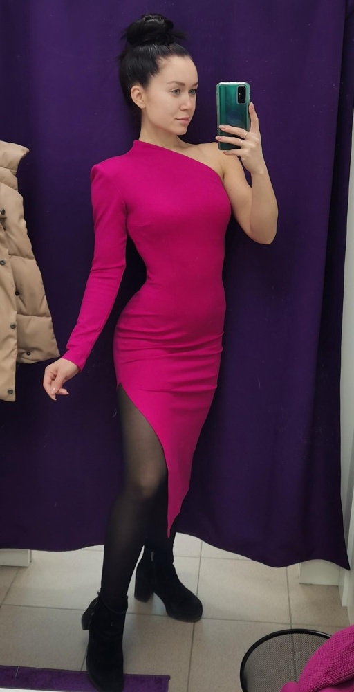 Трикотаж плотный, хорошо тянется, не теряя формы. Взяла размер40 на 87-61-93.