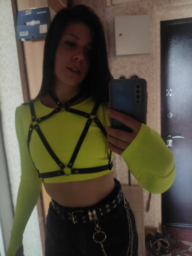 Классная портупея🔥 по размеру все подошло, ремешки мягкие, регулировка там где нужно, нигде не давит. Подарок не положили, но я отдельно чокеры и не ношу, так что для меня не минус)) доставка быстрая, я довольна👍🏼