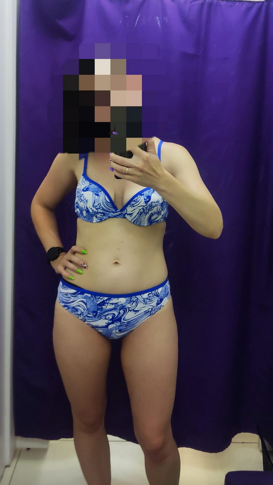 Заказывала у данного продавца 3 модели. По отзывам было все неоднозначно...поэтому все три разных размеров) м, 75б и 80б.
В итоге все три сели отлично, что было неожиданно и стало сложнее определиться.

Синяя модель единственная с металлической пряжкой, и пуш-ап эффектом (если бы не пуш-ап, взяла бы эту модель)