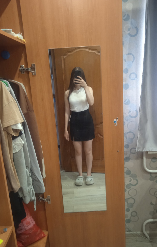 Идеальная юбка, любовь с первого взгляда 😍
Думала придëтся через верх еë надевать, но и так пролезла. Мои параметры: об 93 от 63