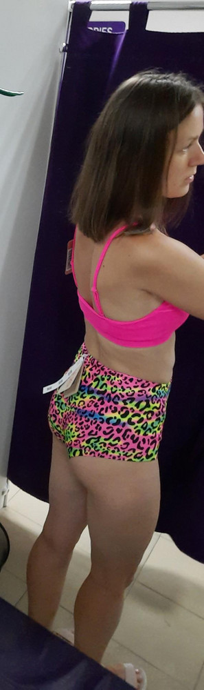 На об 94 заказала М, чтобы закрывали попу побольше, но все-же перезаказала на размер меньше, тк в на талии немного свободно сидят, опасаюсь что могут при намокании сборить. А так очень понравились, подобрала к ним верх другой фирмы.