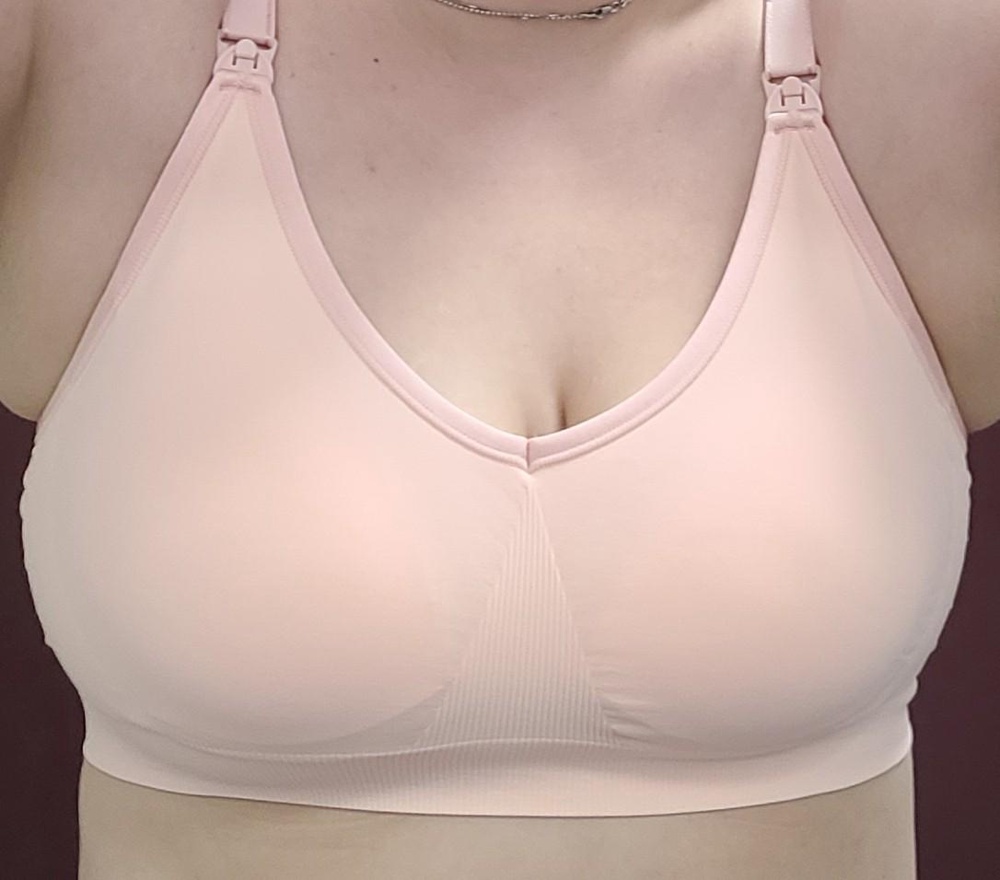 Очень приятный, мягкий топ. Думаю что для кормящих, беременных это супер удобная вещь! Брала в подарок, и один себе носить дома, упаковка восторг) Для подарка прям очень красиво😍🥰