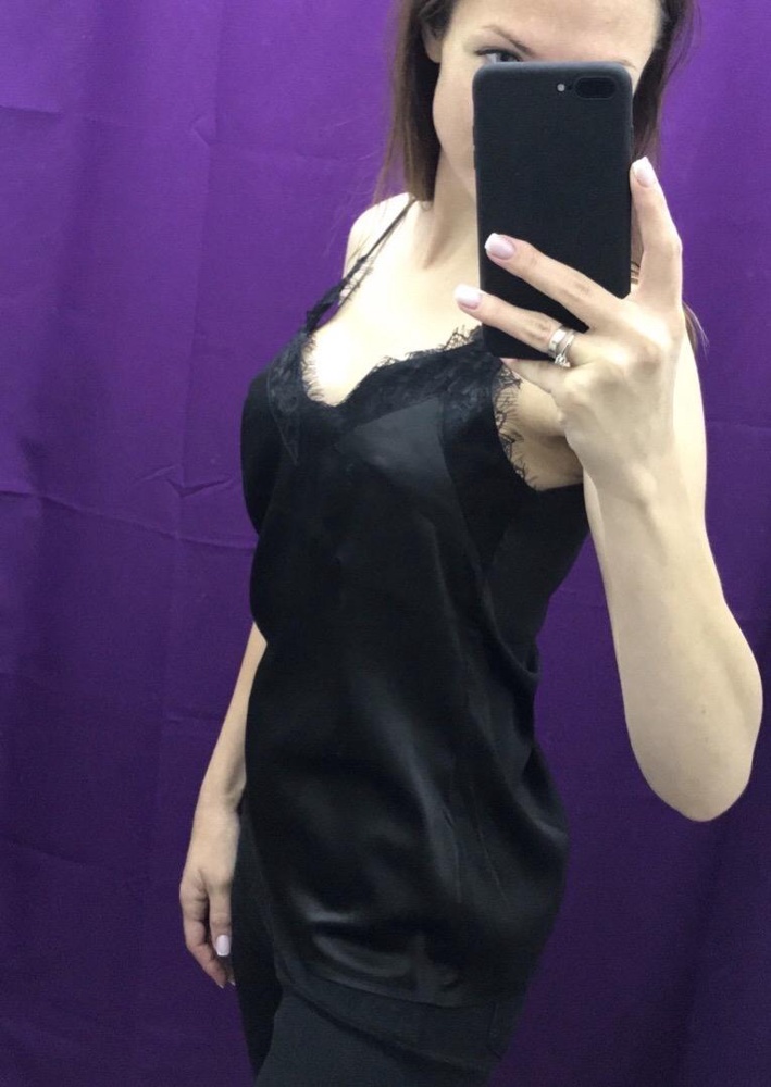 Очень симпатичный топ, ткань приятная к телу, кружево не броское, всё в меру, строчки ровные, затяжек нет. Пришёл хорошо упакованный, видно, что до меня его никто не мерил. На ОГ86 (75В) и ОТ62 размер S сел очень комфортно. 