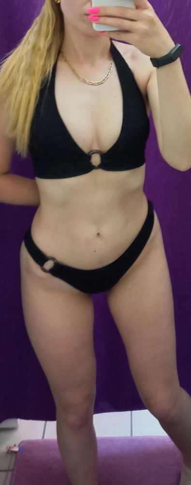 Шикарен. М на 44 русский идёт.верх держит даже маленькую грудь.всё 200 процентов как на фото