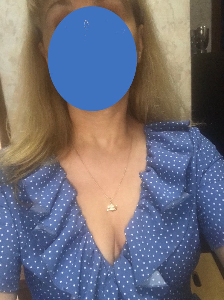 Не могу определиться с этим платьем.Ткань такая приятная ,что снимать не хочеться.Но вот с посадкой проблем.я ростом невысокая ,параметры 93-74-102,размер взяла М.На бедрах идеально,рукава отлично,по плечам тоже порядок,но верх расходиться,видно белье.Не люблю я булавки,а платье нравиться и цена для такой ткани и качества строчек просто подарок....да,подумаю еще,оставлять или нет.