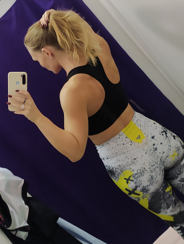 Очень эластичный, приятный, комфортно в нём!👍