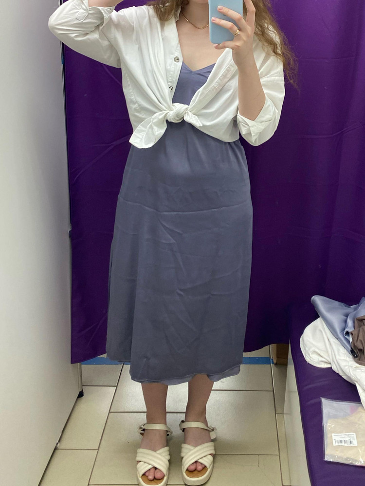 Без верхнего слоя смотрелась на мне как ночнушка, с рубашкой лучше, но все равно не взяла. Вырез не понравился на платье, но к качеству претензий нет