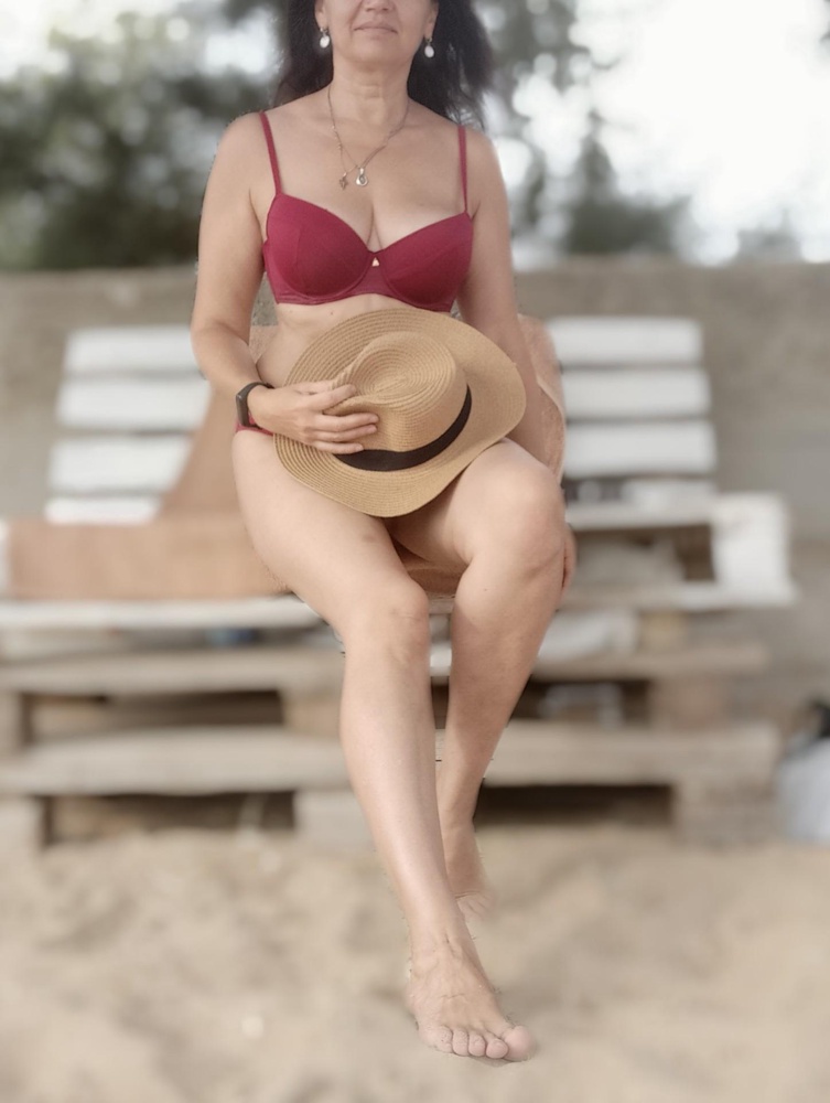 Очень довольна купальником, отдельно верх 80С соответствует, отдельно низ подобрала, низ маломерит. Лиф отлично поддерживает грудь, тонкий поролон, без пуш_апп. Я довольна!