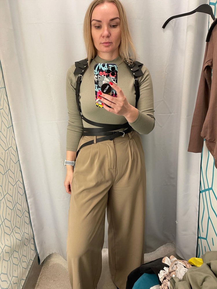 Супер качество, супер стильная, но немного великовата, надо было брать S. 